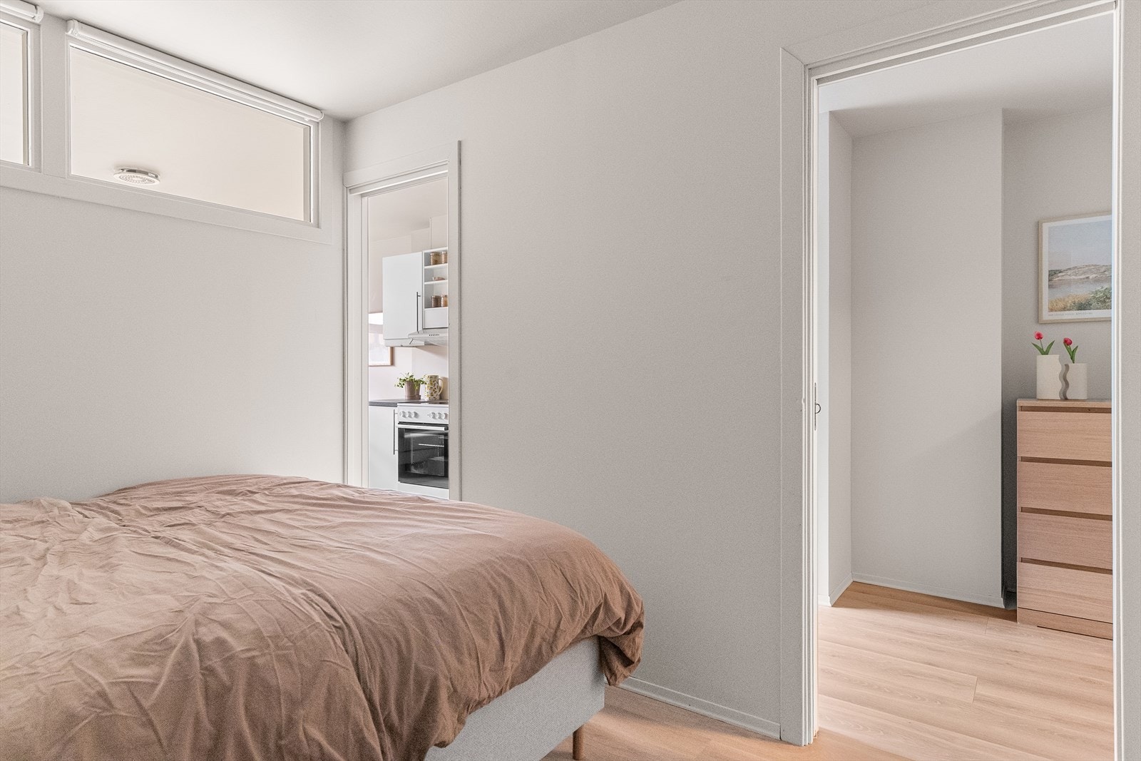 Sovealkoven er godkjent som soverom ihht. godkjente byggetegninger. Det er ventilasjon fra soverommet med balansert ventilasjonsanlegg. Galleribilde