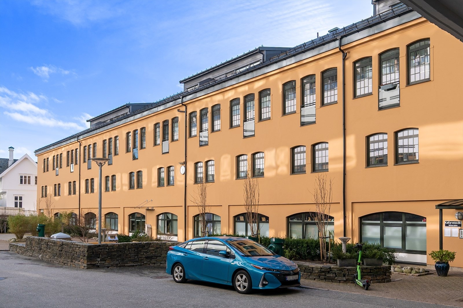 Kalfarveien 80 ligger i et populært og flott strøk med gangavstand (ca. 15min) til Bergen sentrum. Galleribilde