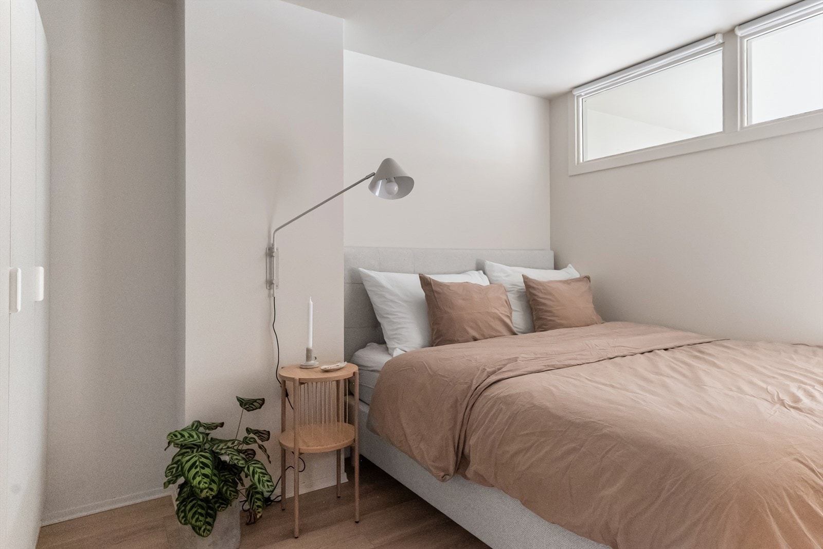 Trivelig sovealkove på 9,2 m² med plass til dobbeltseng, garderobe, nattbord og annen ønsket innredning. Galleribilde