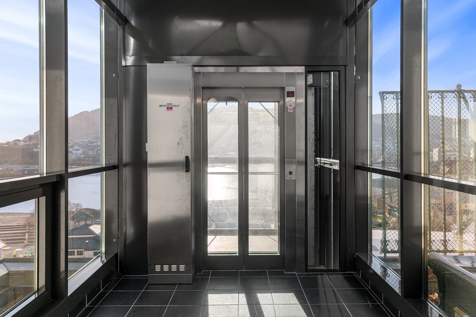 Det er heis i bygget. Galleribilde