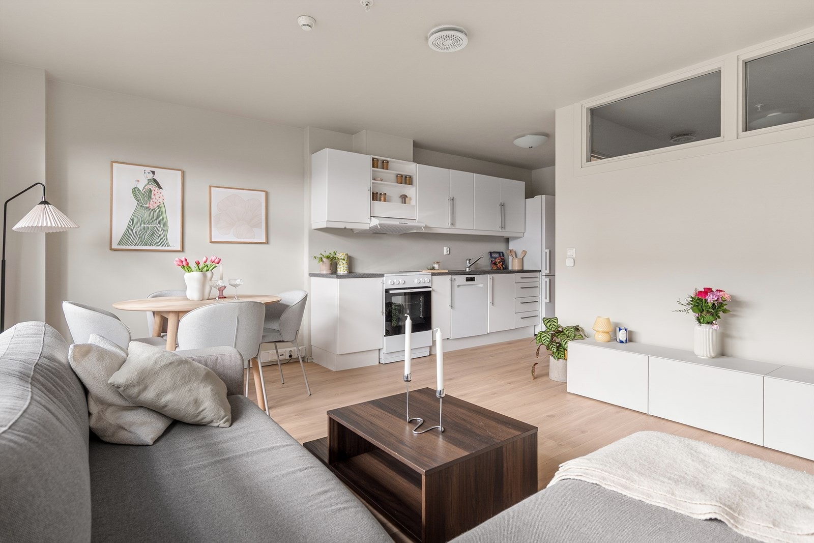 Med byggteknisk standard fra 2005 får man her både balansert ventilasjonsanlegg m/varmegjenvinning og radiatorvarme. Galleribilde