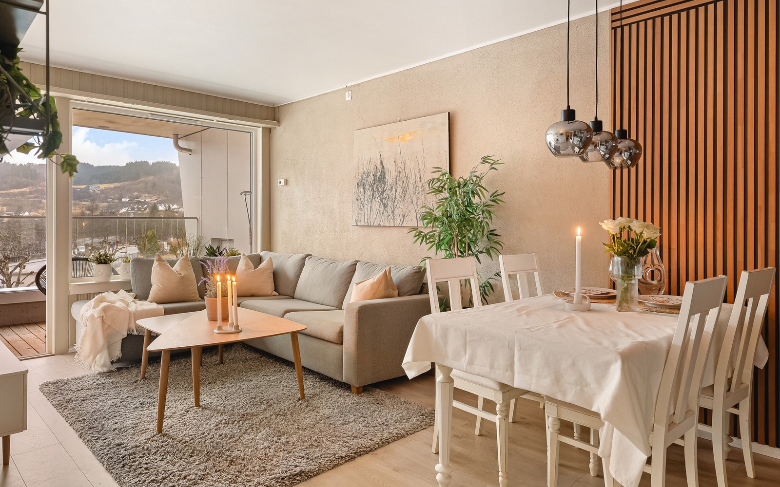 - Lys og trivelig 2-roms leilighet beliggende i byggets 3. etasje - Galleribilde