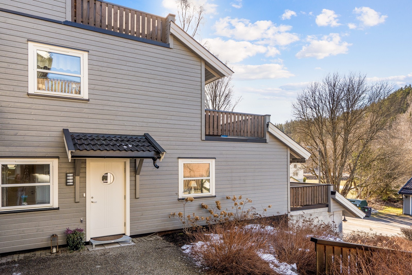 Leiligheten har et koselig inngangsparti med adkomst uten trapper - velkommen inn! Galleribilde