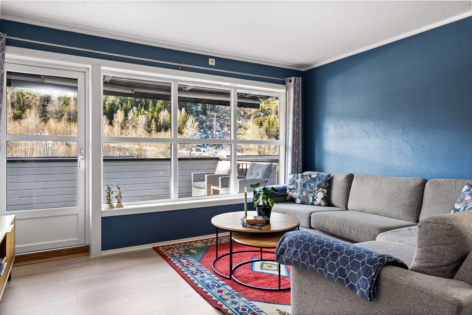 Fra stuen er det utgang til en romslig balkong på 20 kvm. Galleribilde