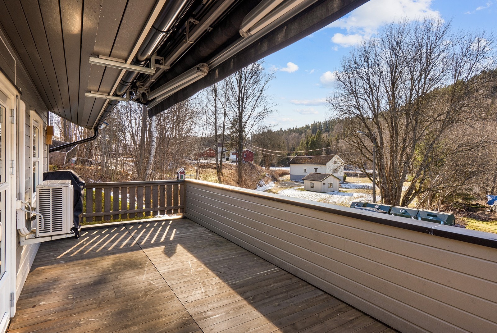 Balkongen gir deg frihet til å forme ditt eget uterom - perfekt for måltider, avslapning og hyggelige stunder. Galleribilde