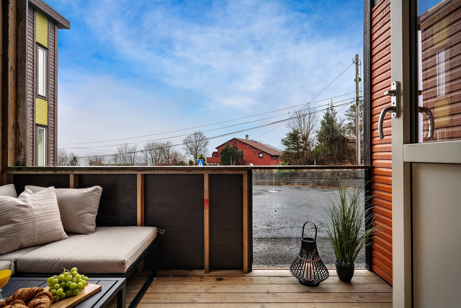 - Fra stuen har du tilgang til en herlig terrasse- Galleribilde