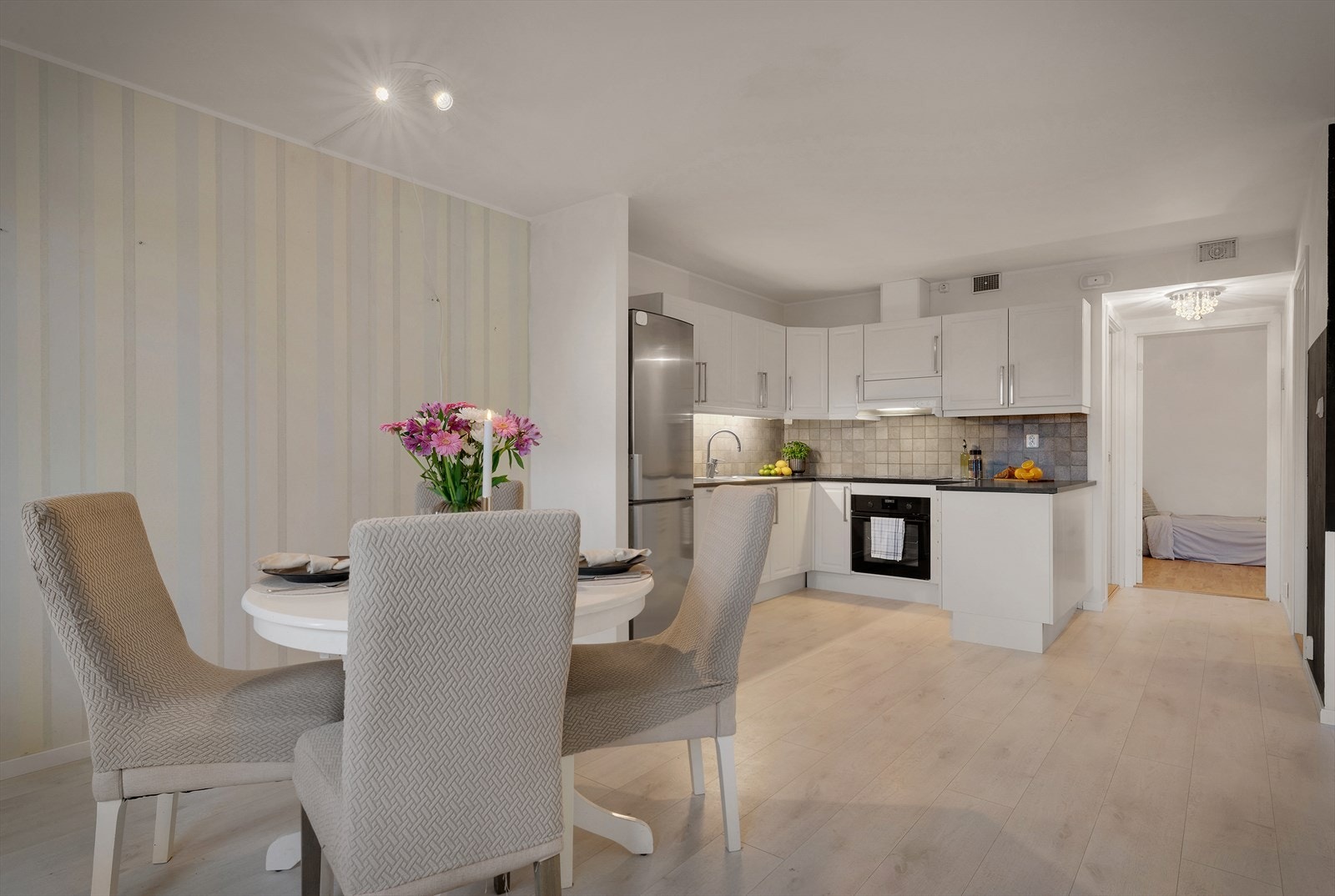 - Åpen stue og kjøkkenløsning som måler hele 30 m²- Galleribilde