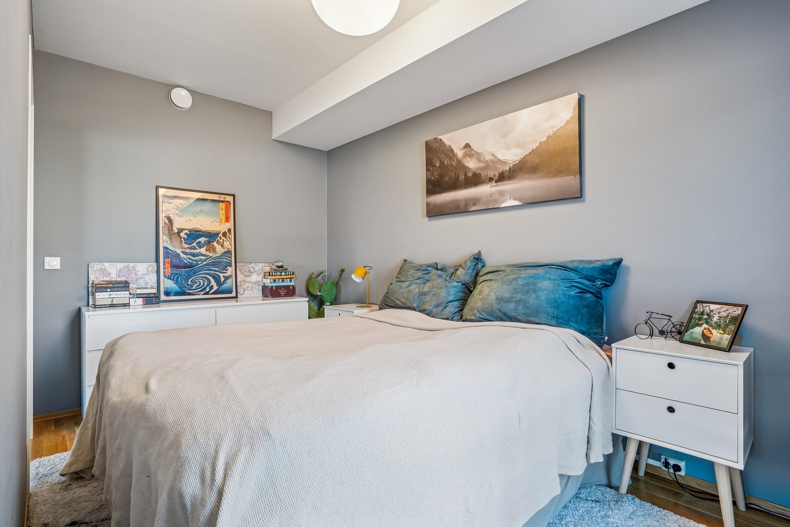 Rommet har en praktisk og romslig løsning, som gir rikelig med plass Galleribilde