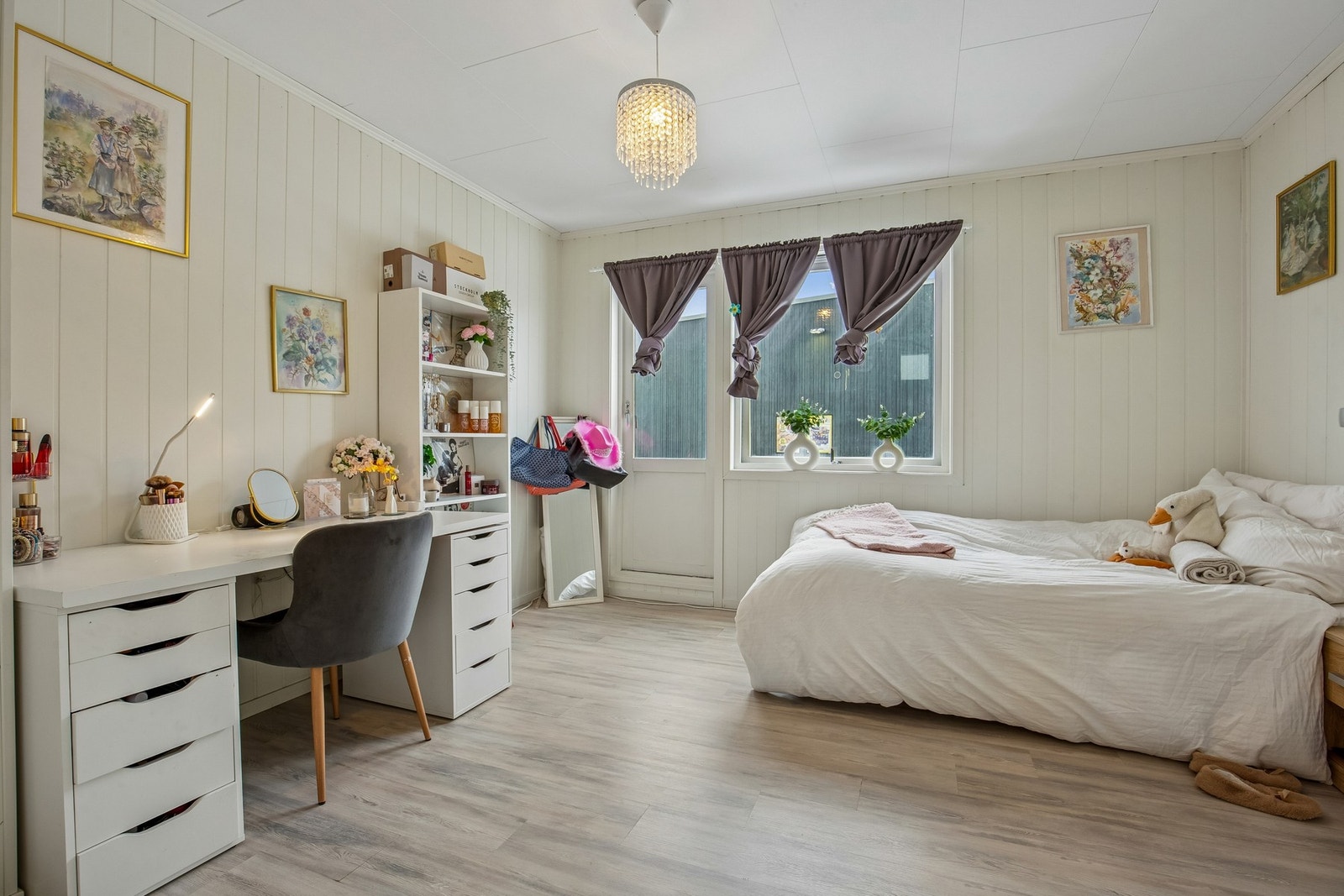 Romslig og soverom Galleribilde