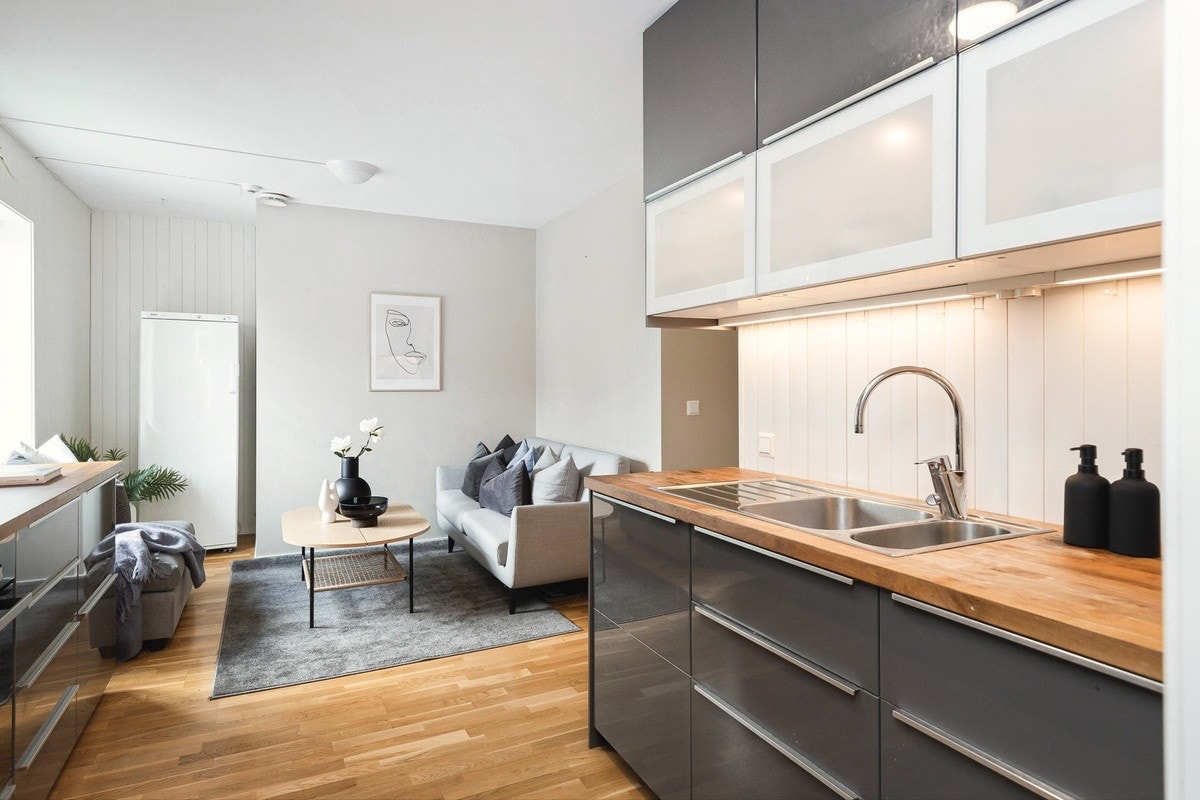 Moderne kjøkken med integrerte hvitevarer Galleribilde