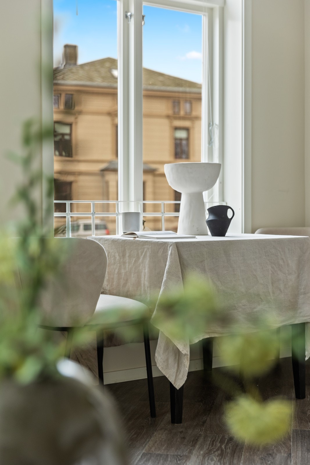 Koselig spisebord hvor man kan nyte både mat og utsikt! Galleribilde