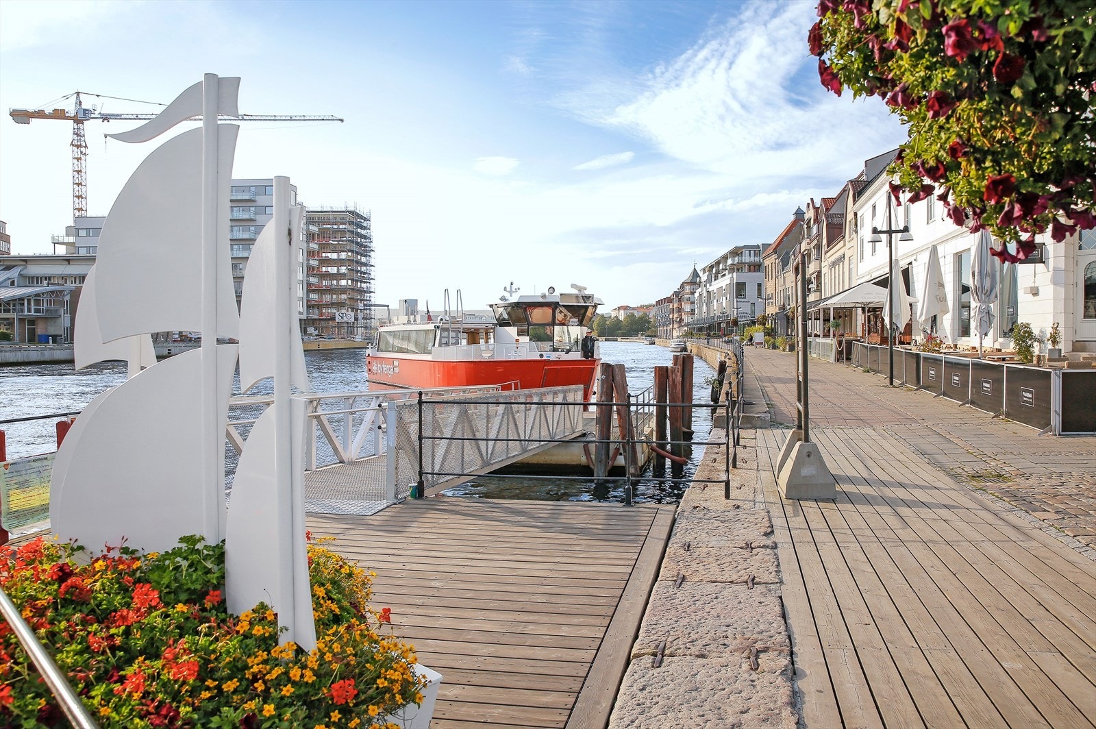 Fra Gamlebyen kan du ta byferga til sentrum, Isegran og Gressvik. Galleribilde