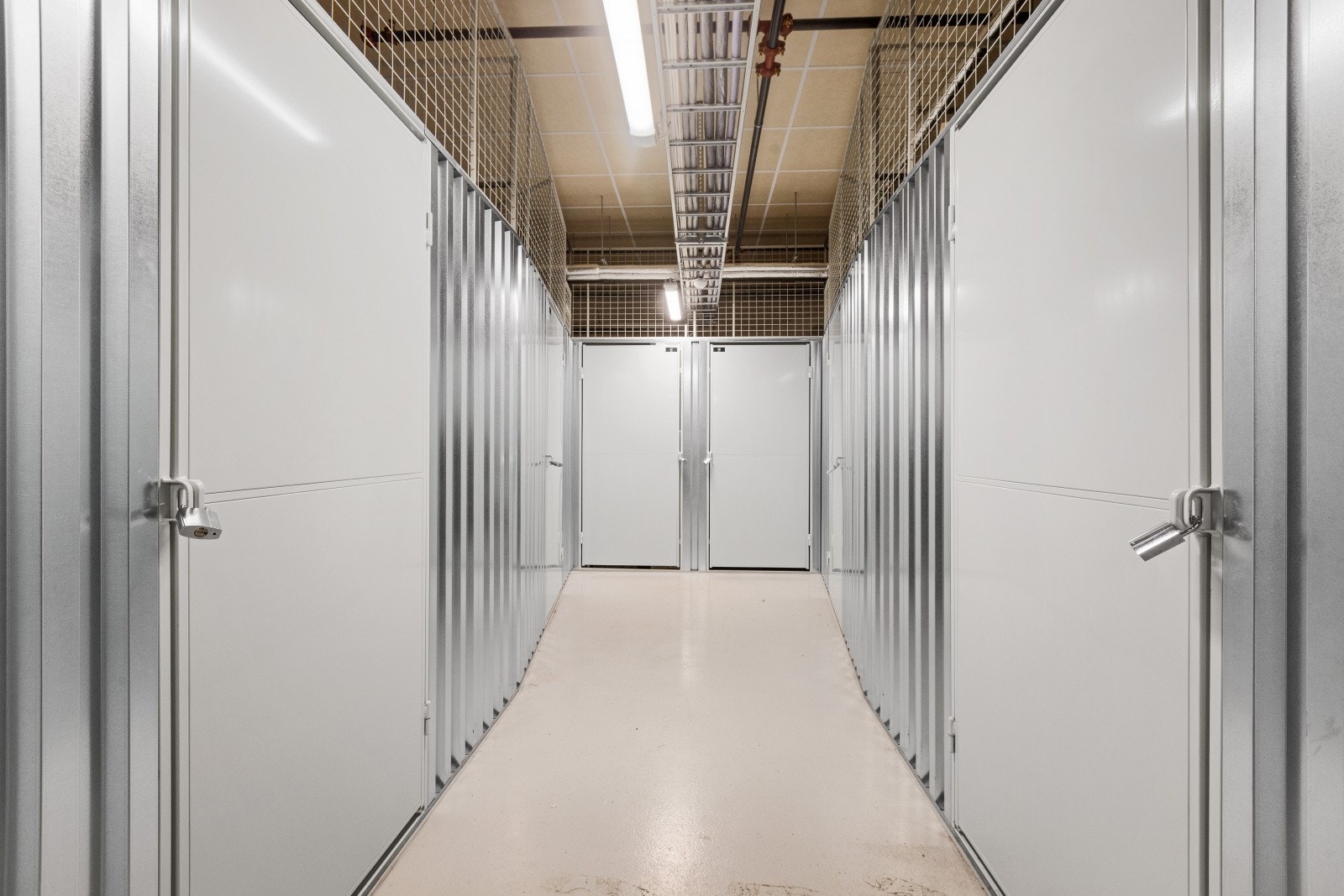 Med leiligheten følger det en stor bod med direkte tilgang fra garasjeanlegget. Galleribilde