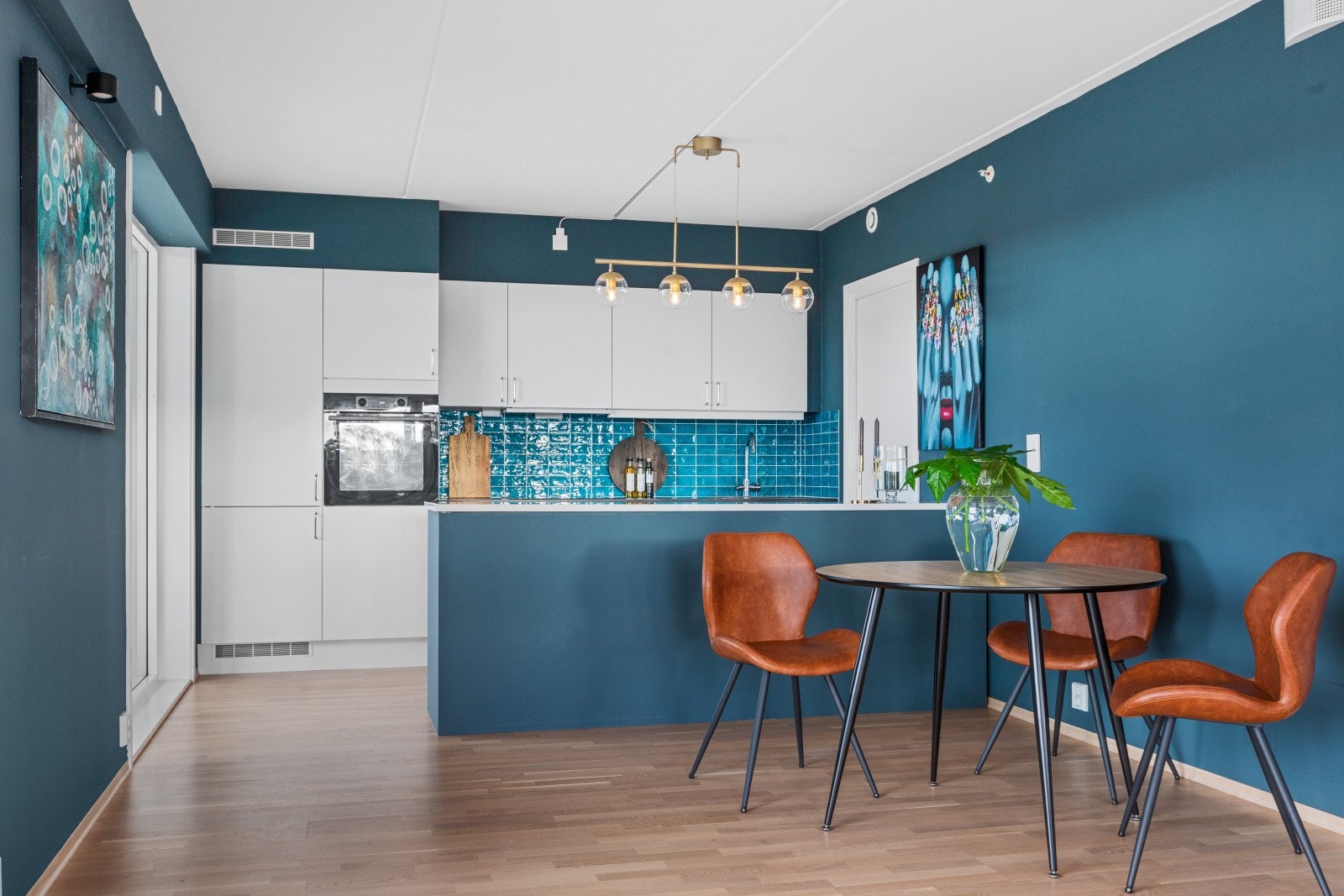 Moderne kjøkken fra HTH med integrerte hvitevarer Galleribilde