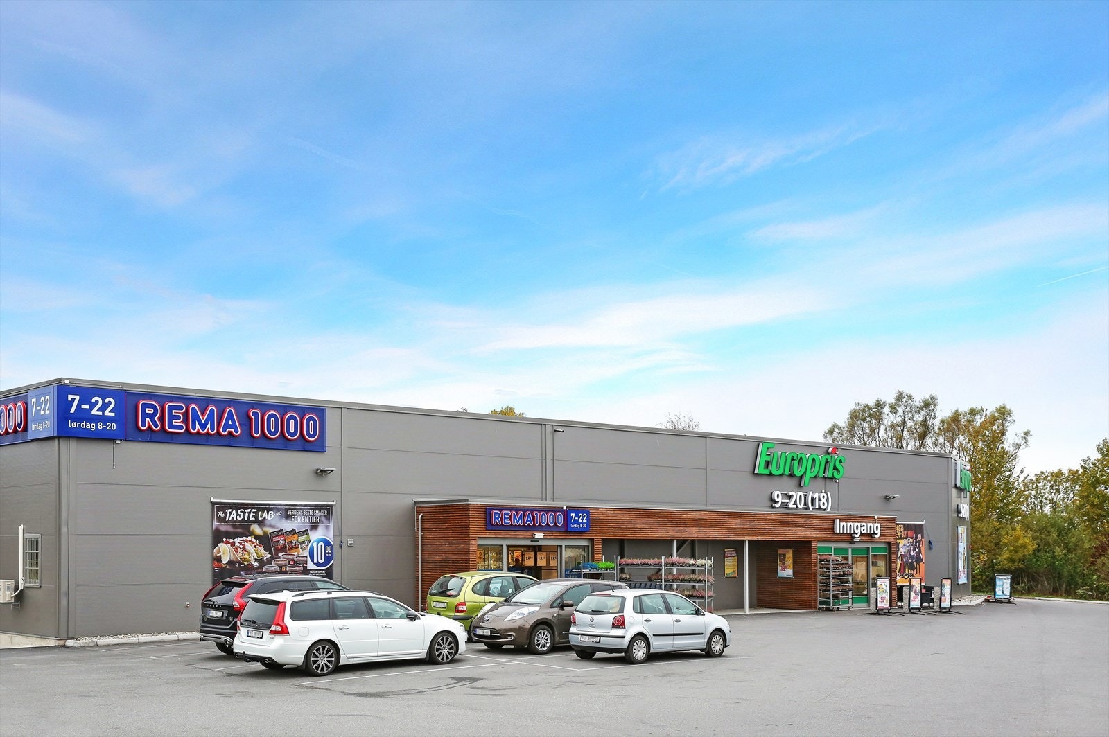 Nærmeste dagligvarebutikk finner du 5 minutter unna til fots, og nærmeste kjøpesenter finner du 5 minutter unna i bil Galleribilde