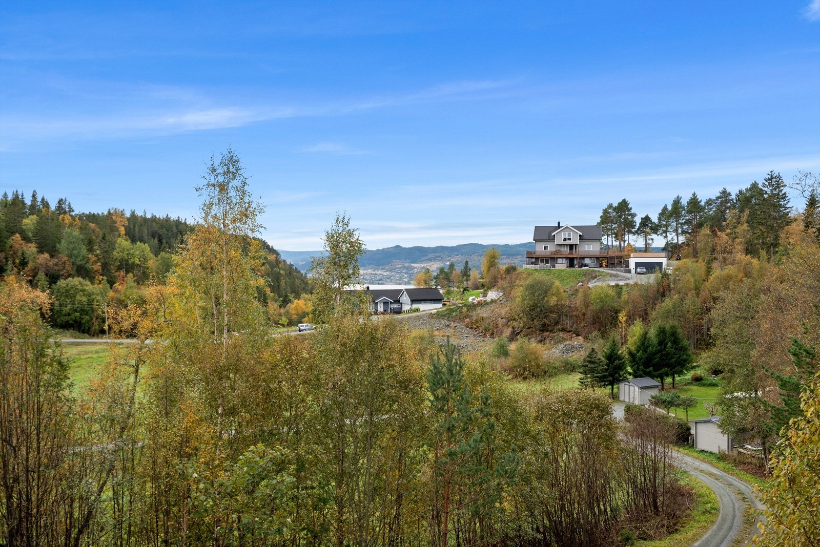 Verandaen vender mot Trondheimsleia og gir en imponerende utsikt over fjorden. Galleribilde