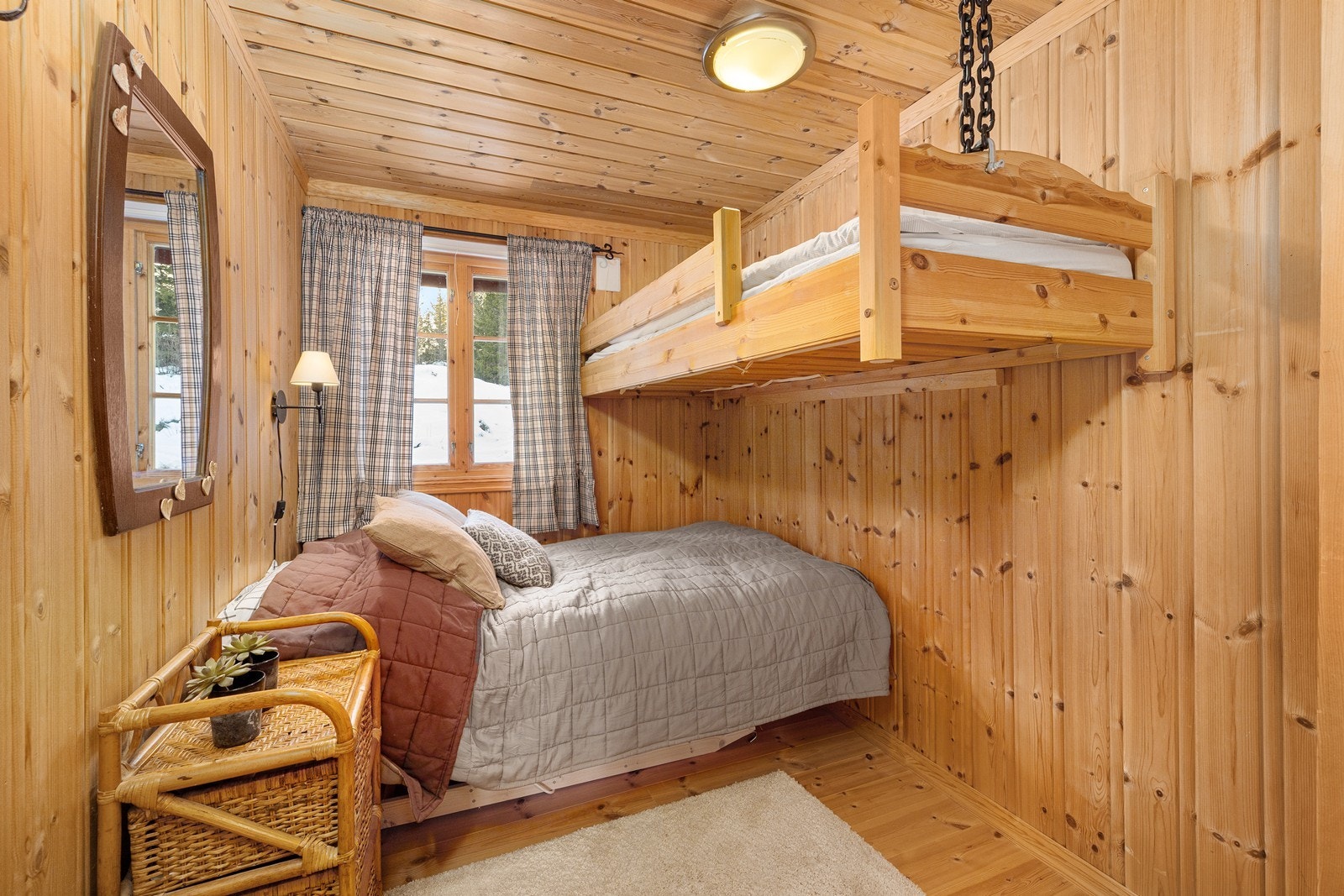 Rommene er av god størrelse og er i dag innredet med totalt 7 sengeplasser. Galleribilde