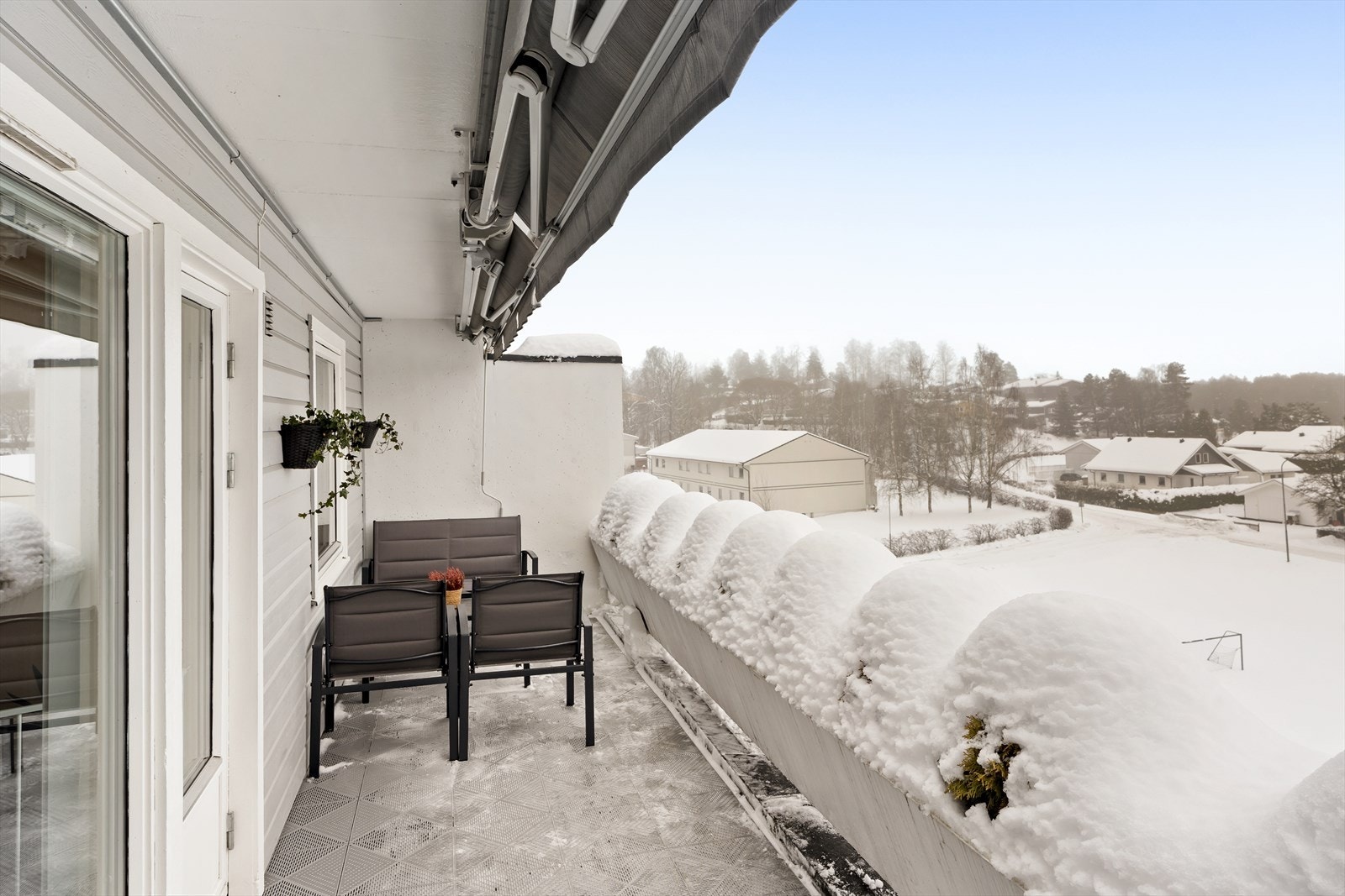 Sørvestvendt balkong med flotte solforhold Galleribilde