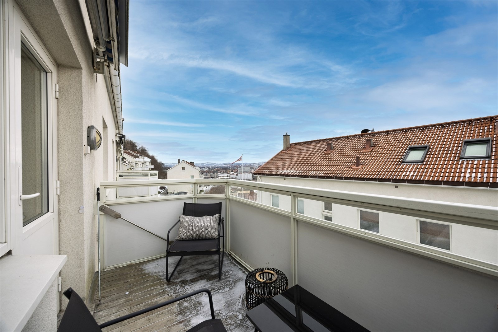 Her er det god plass til ønsket utemøblement Galleribilde