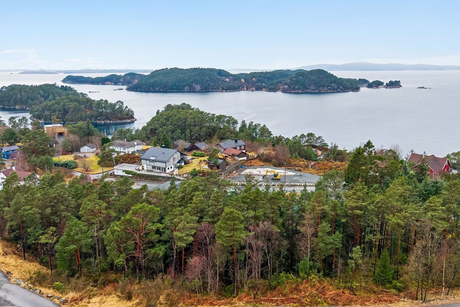 For båt- og frilufts interesserte byr nærområdet på vakker skjærgård med øyer, holmer og lune viker. Galleribilde