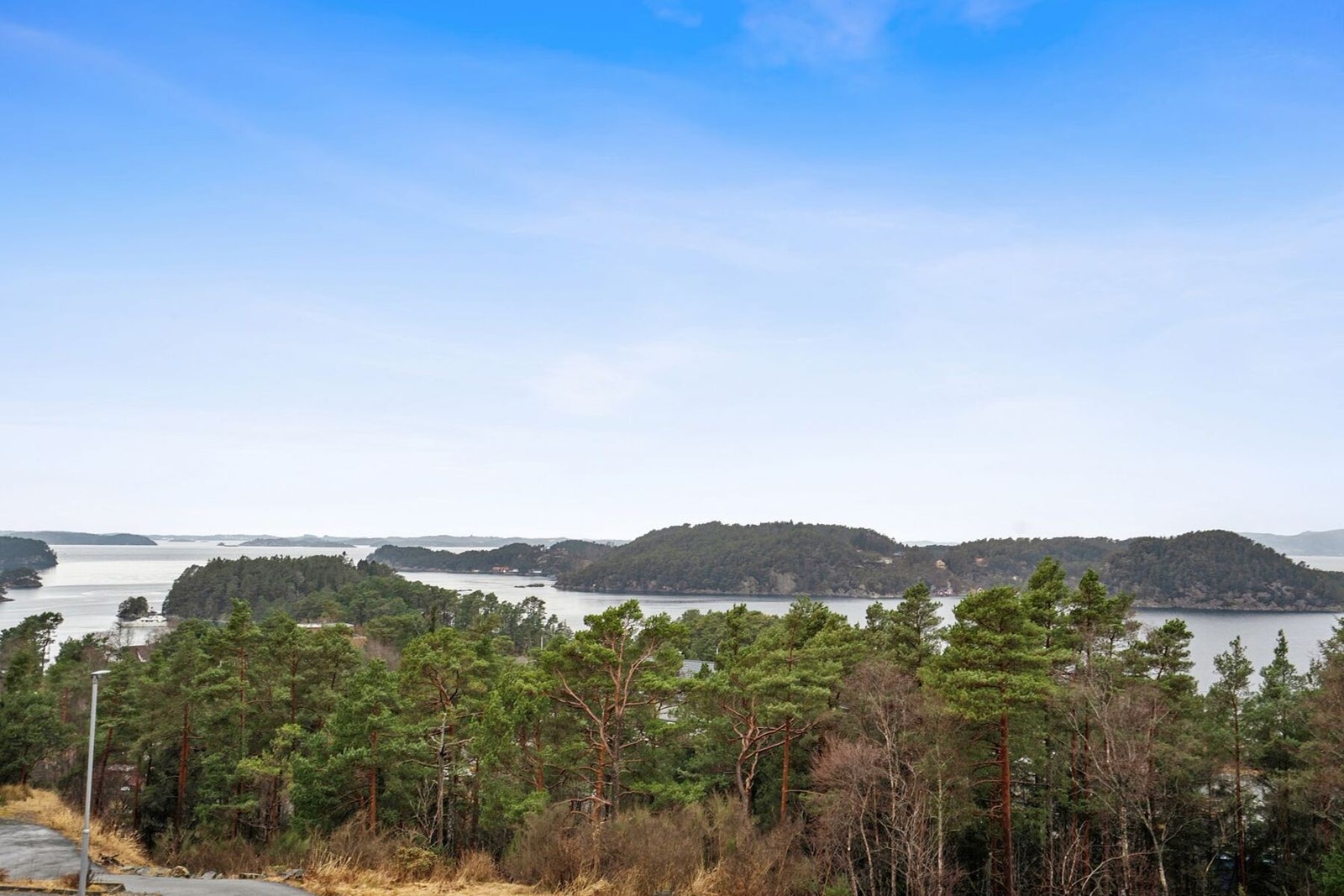Utsikt mot Korsfjorden og Austevoll Galleribilde