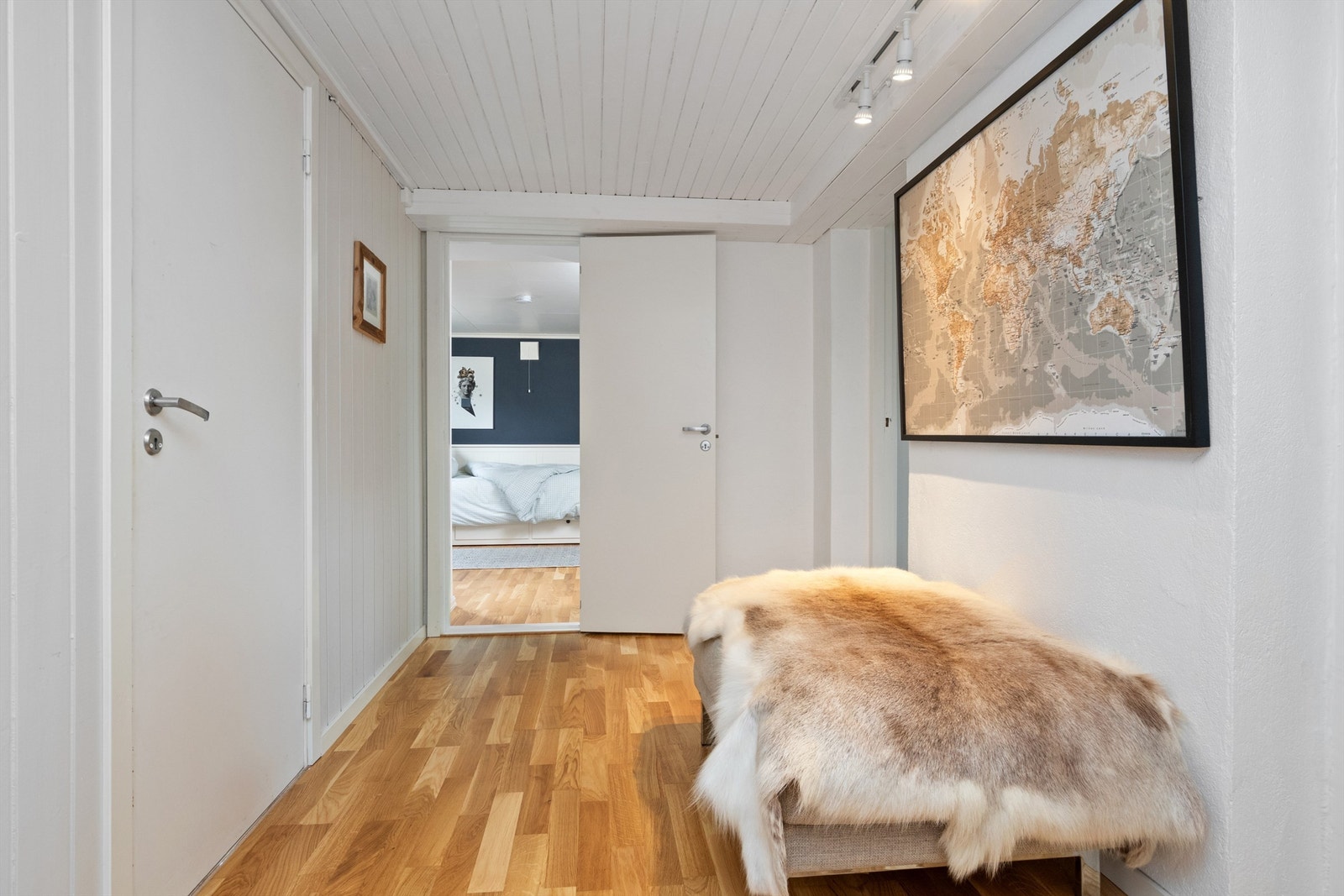 Ned trappen til kjelleretasjen. Galleribilde