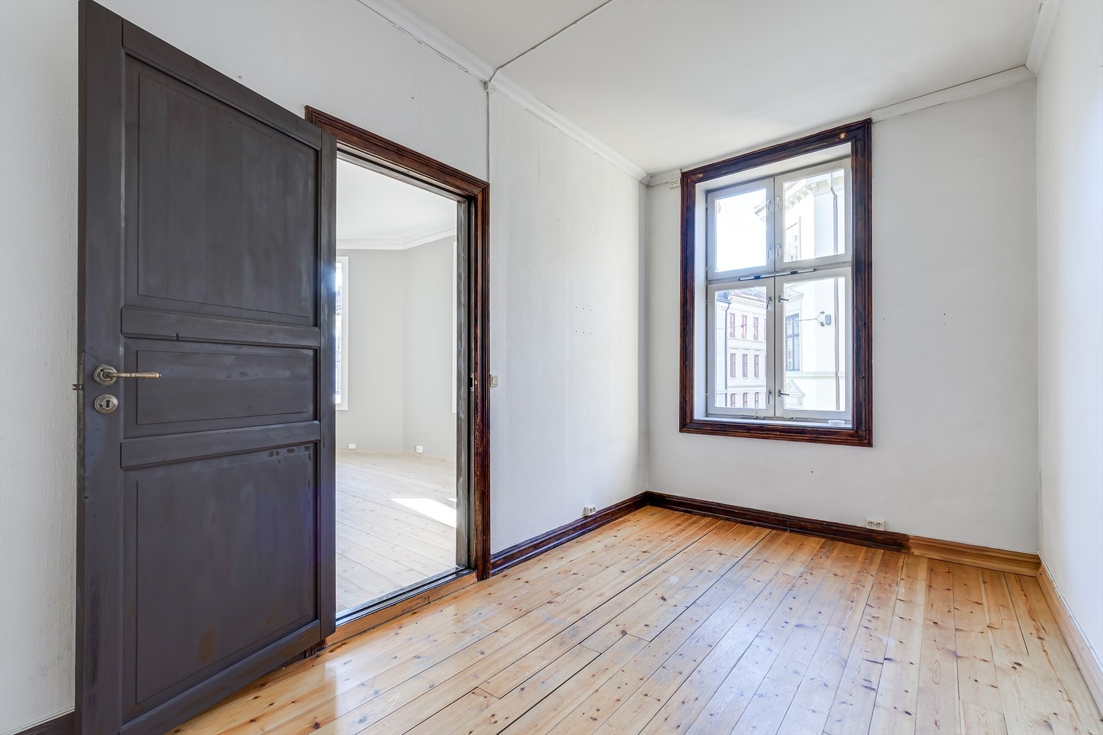 Takhøyden i leiligheten er målt til ca. 2,9-3 meter. Galleribilde