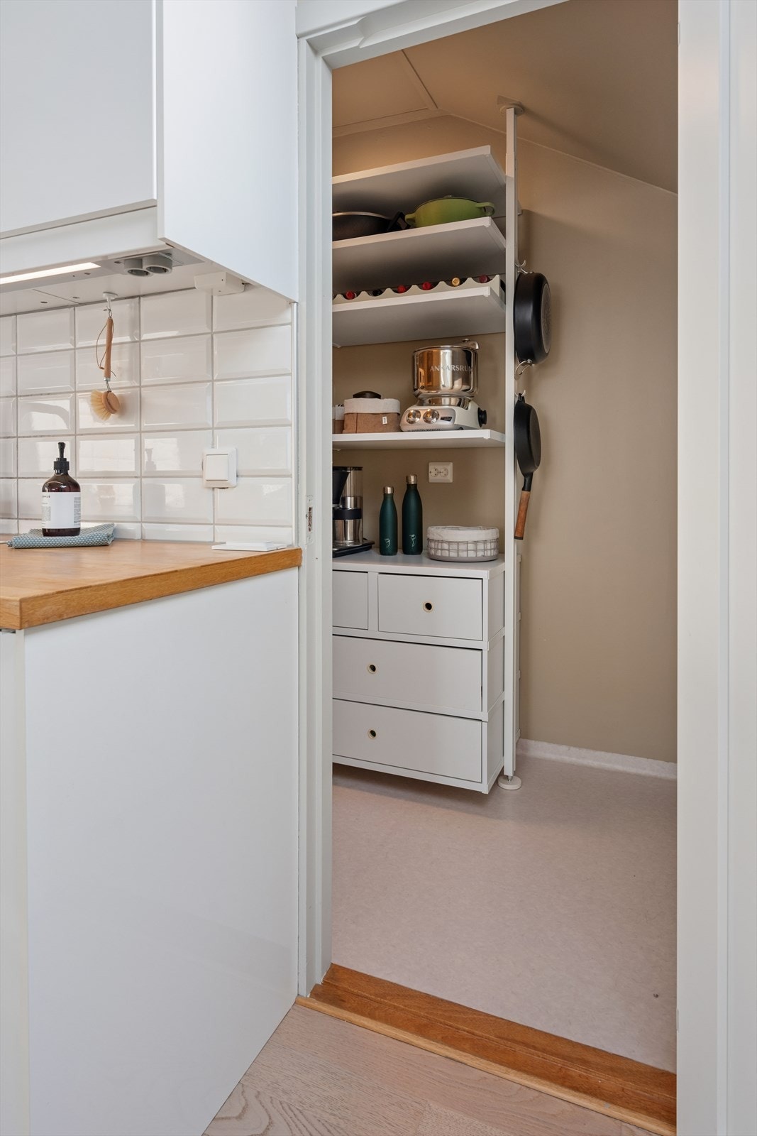 Praktisk bod innenfor kjøkkenet. Galleribilde