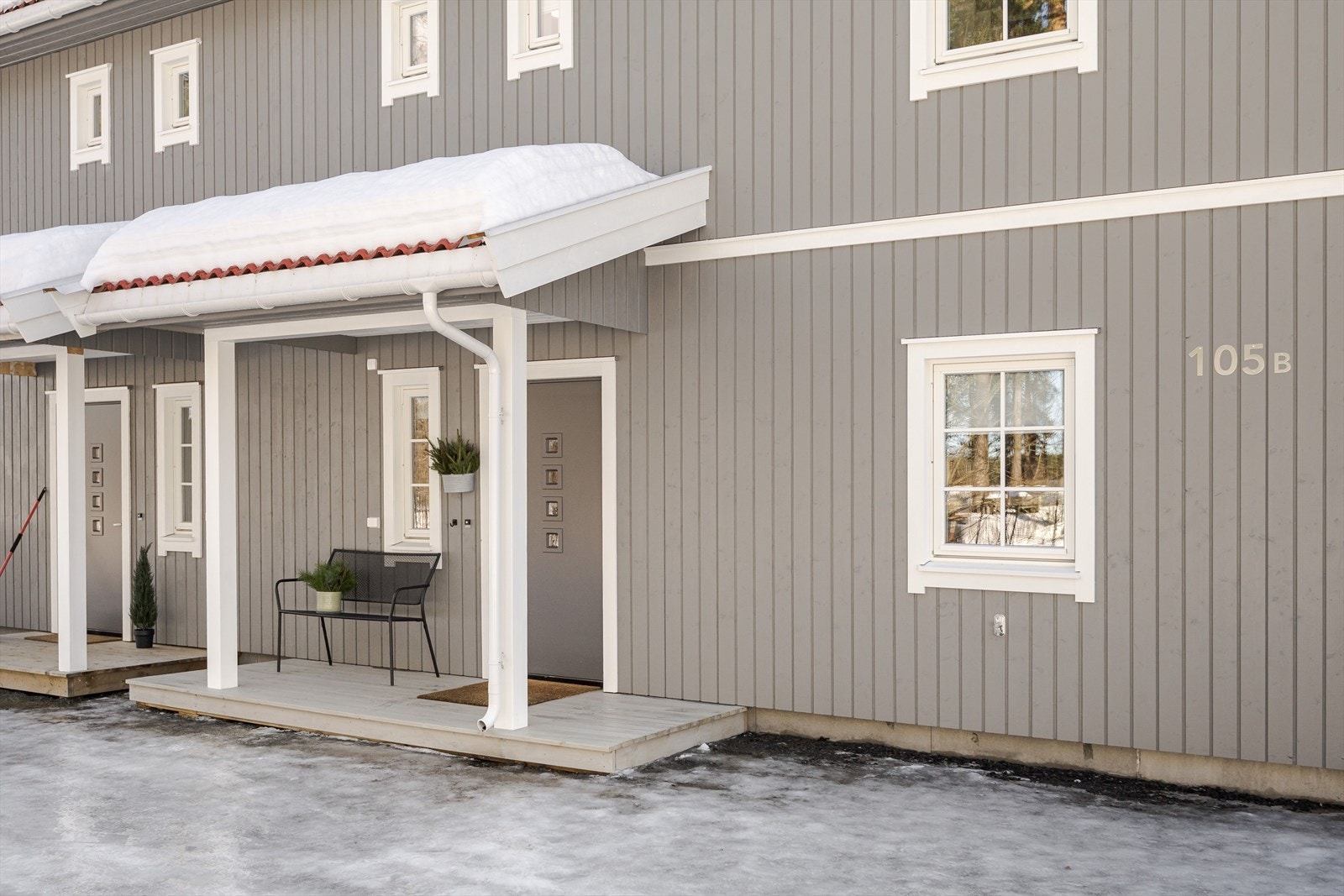 Bygget ble beiset utvendig i 2025 og holder ellers en gjennomgående god standard fra 2024 - her kan du flytte rett inn! Galleribilde