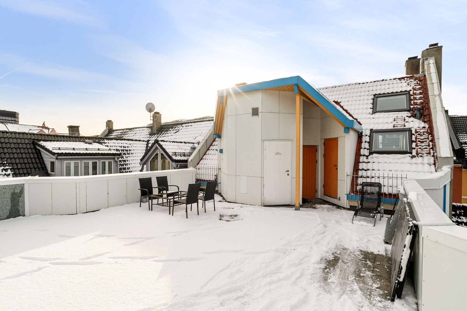 Felles takterrasse hvor man kan nyte fine sommerdager. Galleribilde