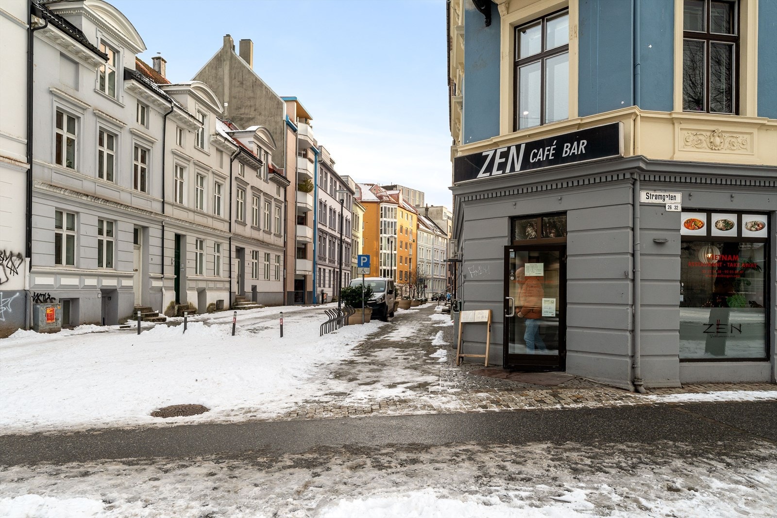 Det er mange koselige restauranter og cafeer i umiddelbar nærhet. Galleribilde