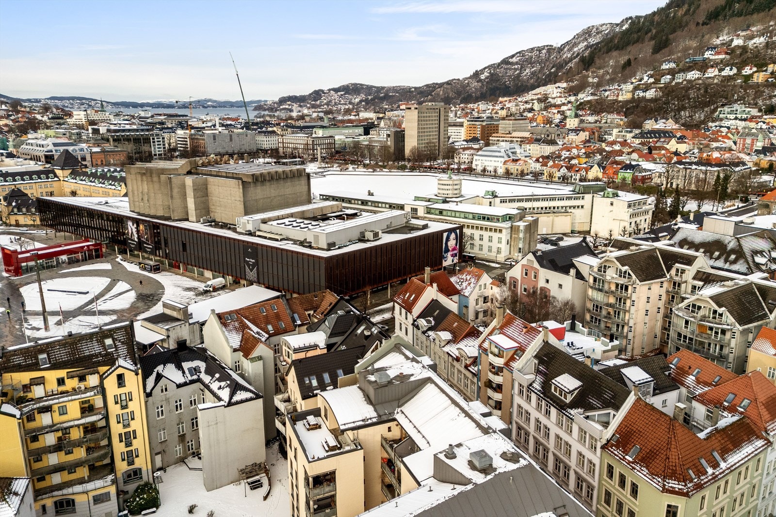 Her ser man mot Lille Lungegårdsvann og mot Bryggen. Galleribilde