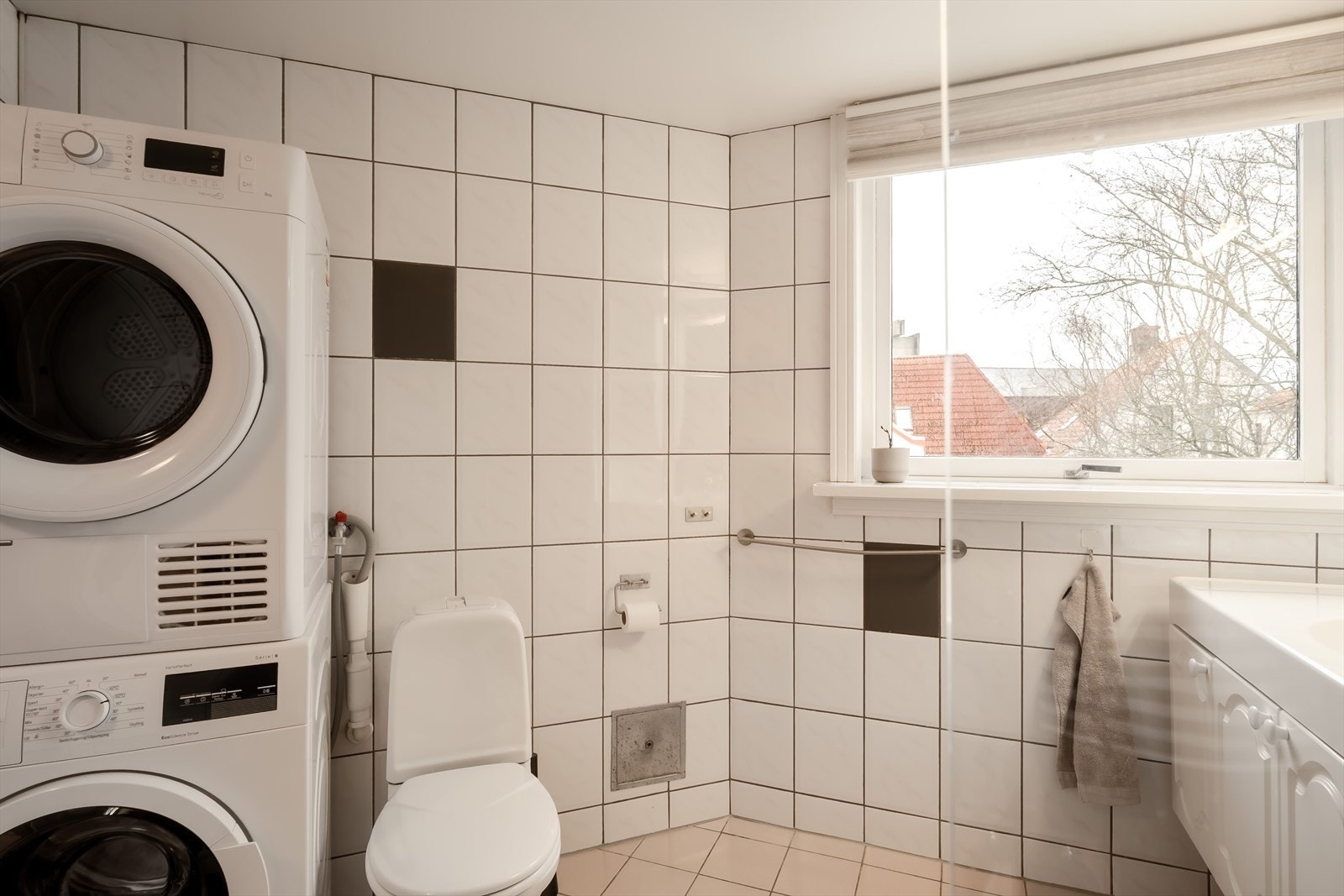 Opplegg for vaskemaskin og tørketromel. Galleribilde