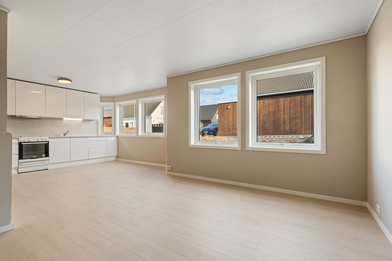 I 2025 ble alle veggoverflater i leiligheten tapetsert og malt (unntatt baderom) Galleribilde