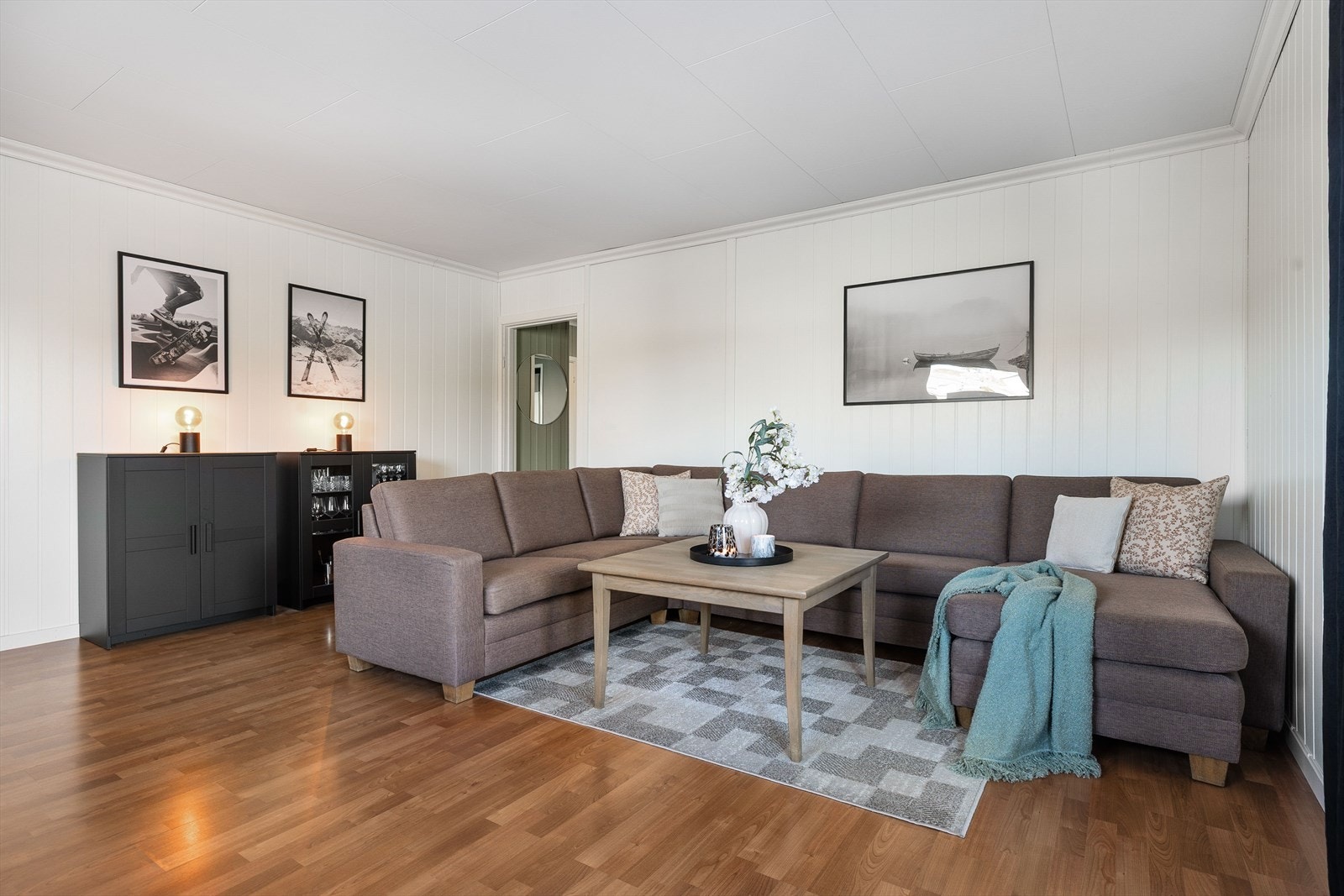 Leiligheten ligger i 1. etasje og har en god planløsning med en lys og luftig stue. Galleribilde