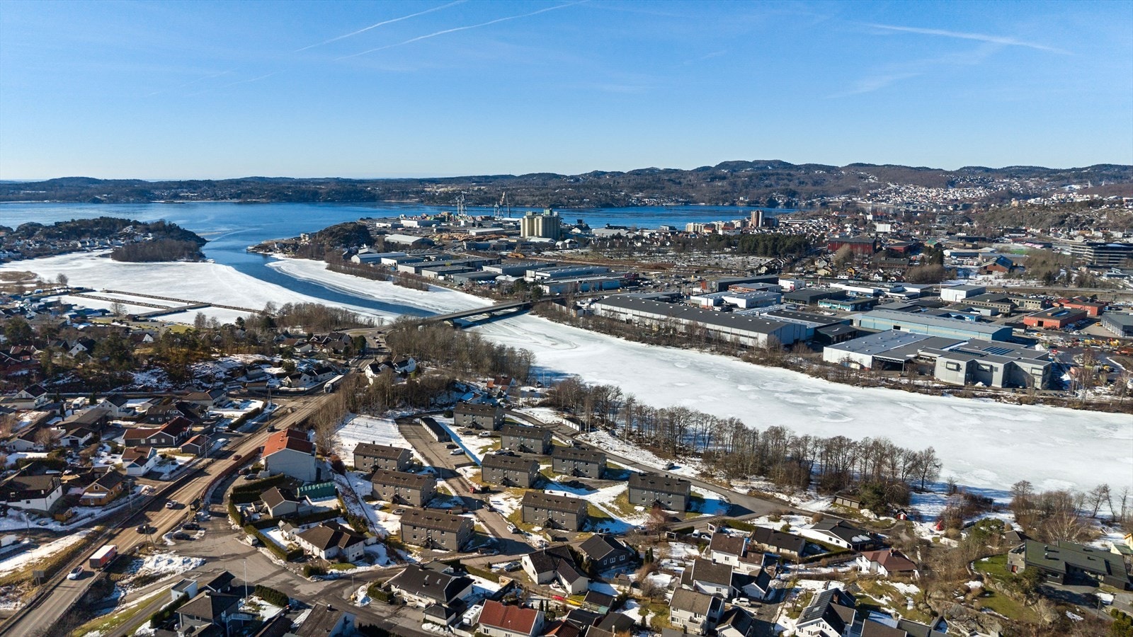 En båtplass ved Lågen følger også med - perfekt for deg som ønsker å nyte livet ved vannet. Galleribilde