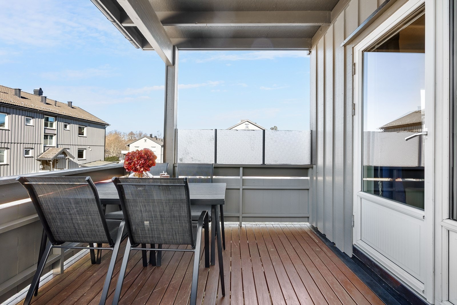 Plass til møblering av en hyggelig sittegruppe. Galleribilde