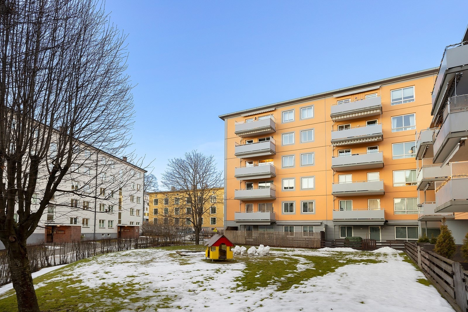Amtmannsgården Boligsameie består av 48 boligseksjoner og 1 garasjesameie, Amtmannsgården Garasjelag Galleribilde