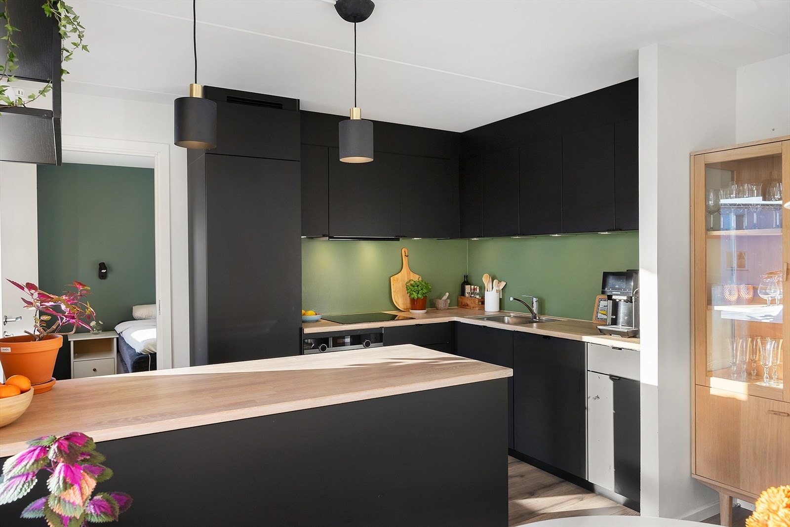 Kjøkkeninnredningen er av merket Kvik og er fra 2019 Galleribilde