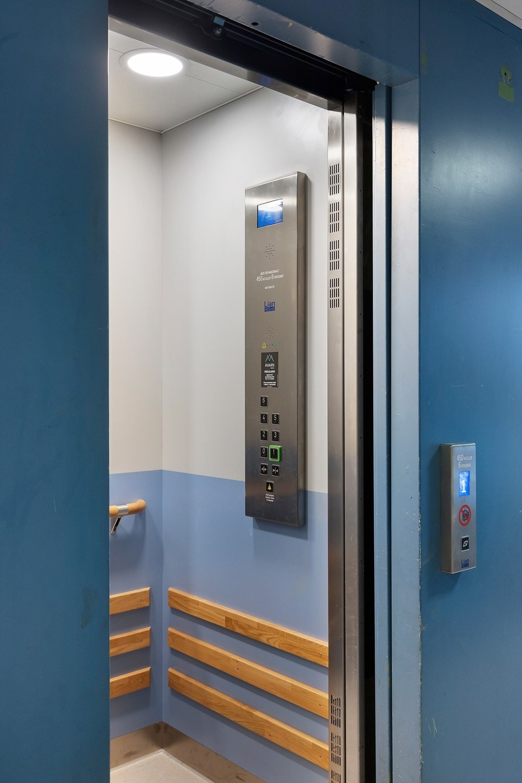 Det er heis i bygget som fører direkte til både leilighets- og garasjeplan. Heisen ble byttet ut i august 2025 Galleribilde