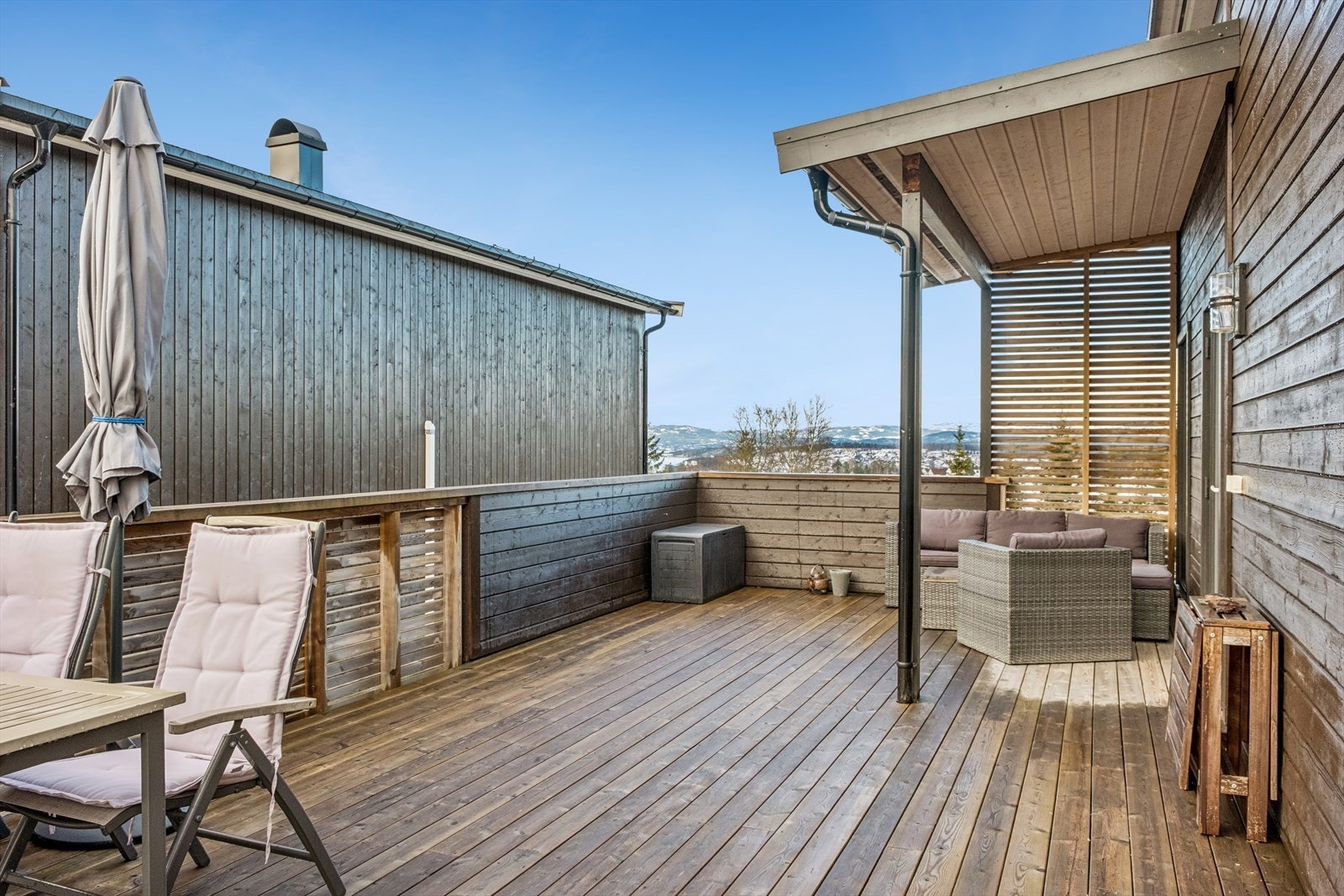 Romslig terrasse Galleribilde