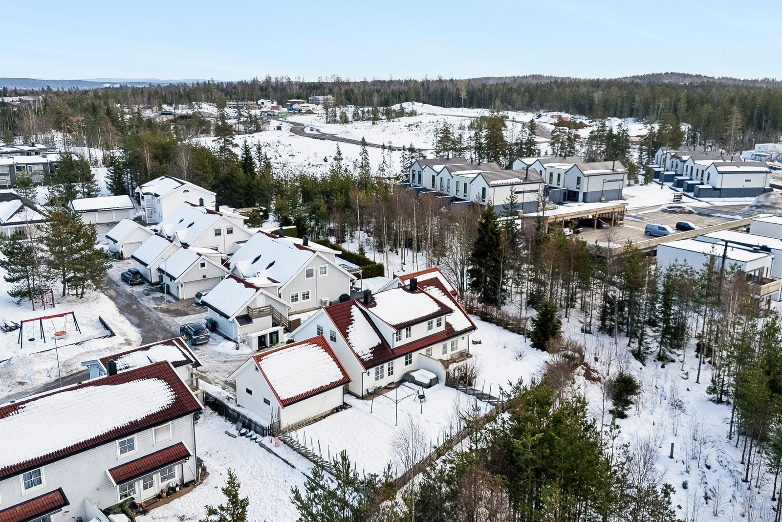 Området har et godt bomiljø med hyggelige naboer og en variert beboersammensetning bestående av både barnefamilier og voksne i ulike livsfaser Galleribilde