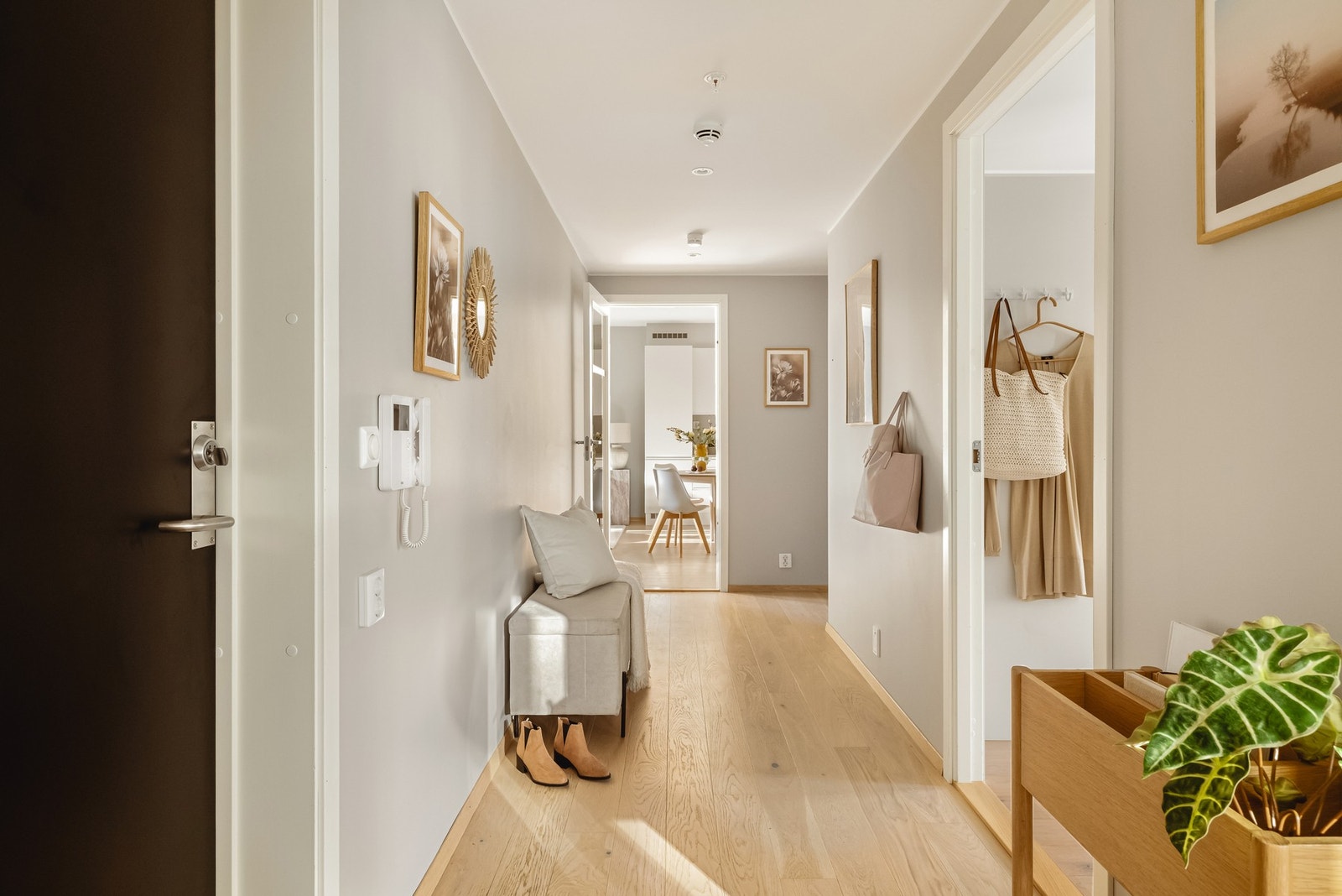 - Fra gangen er det tilkomst til en innvendig bod på 3,2 kvm (i tillegg er det ekstern bod i underetasje på ca. 5 kvm) - Galleribilde