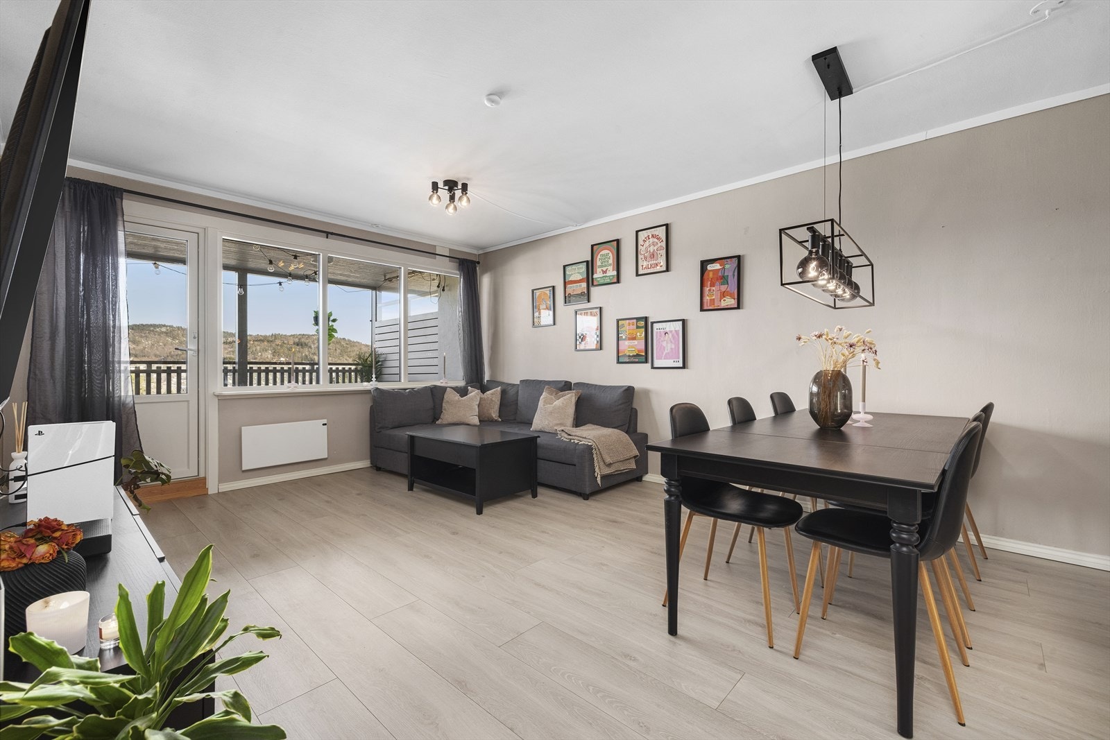 EiendomsMegler1 v/Thor Petter Curtis Mælandsmo presenterer Hvalenvegen 11A - Lys og pent oppusset 3-roms i trivelig borettslag på Hvalen/Skjelsvik!
Foto: A7 Media. Galleribilde