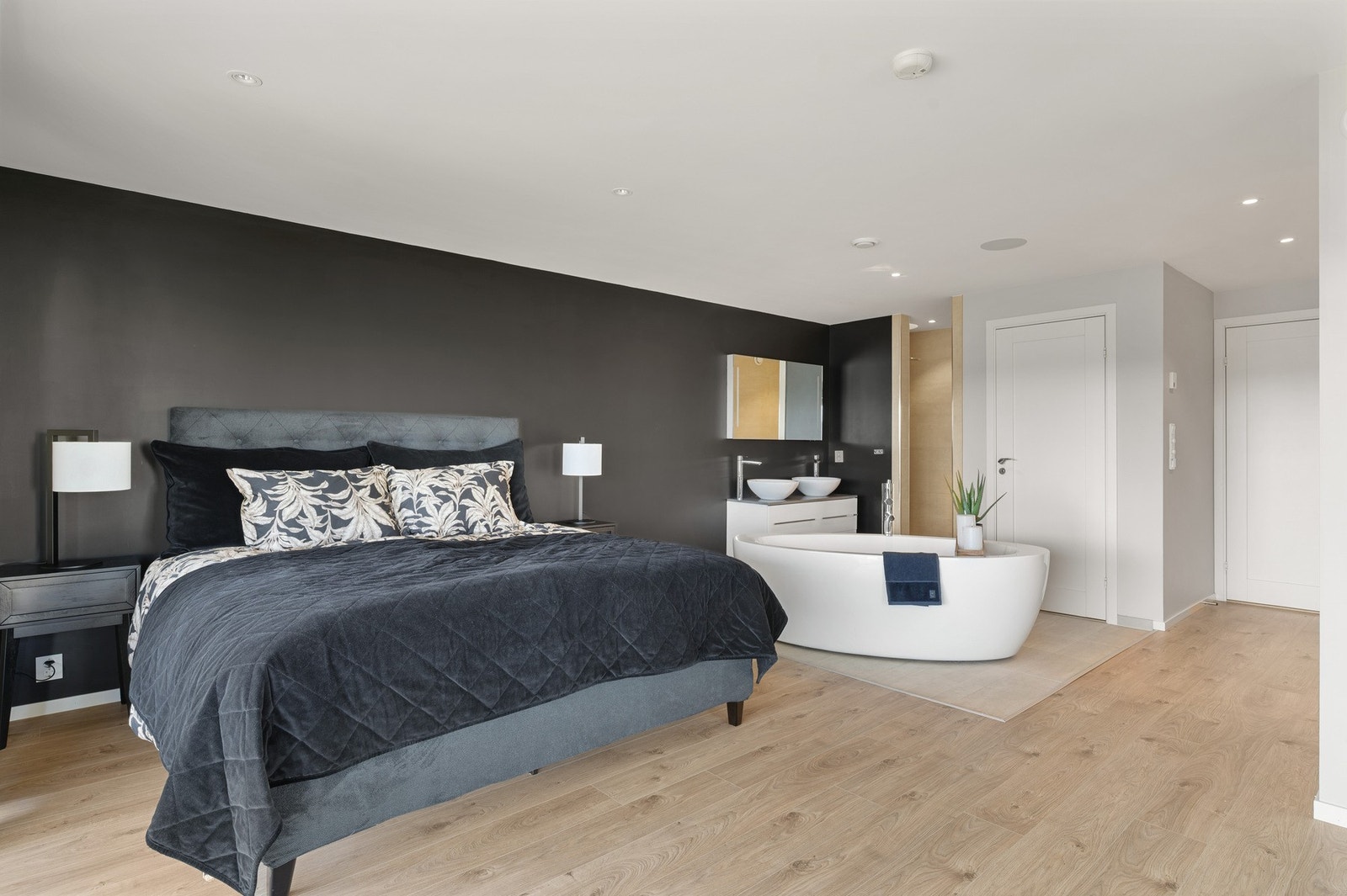 Videre får man en privat "suite" i øverste etasje med egen kodelås. Galleribilde