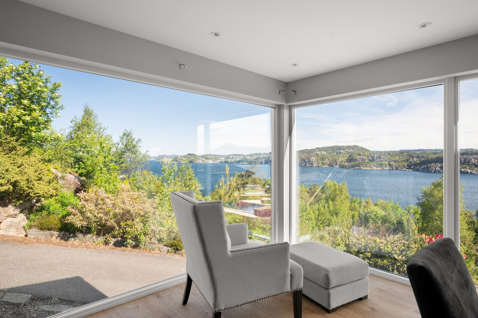 Her kan man nyte den fantastiske utsikten fra godstolen. Galleribilde