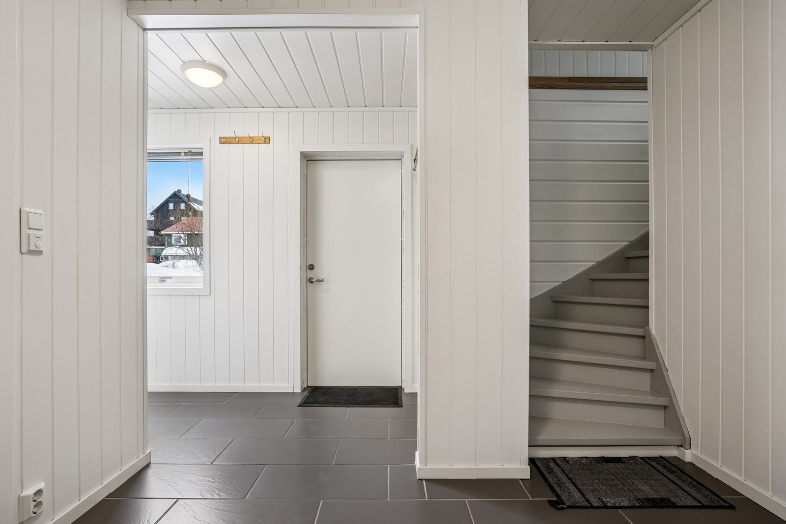 Her ser man trapp opp til hovedetasjen. Galleribilde