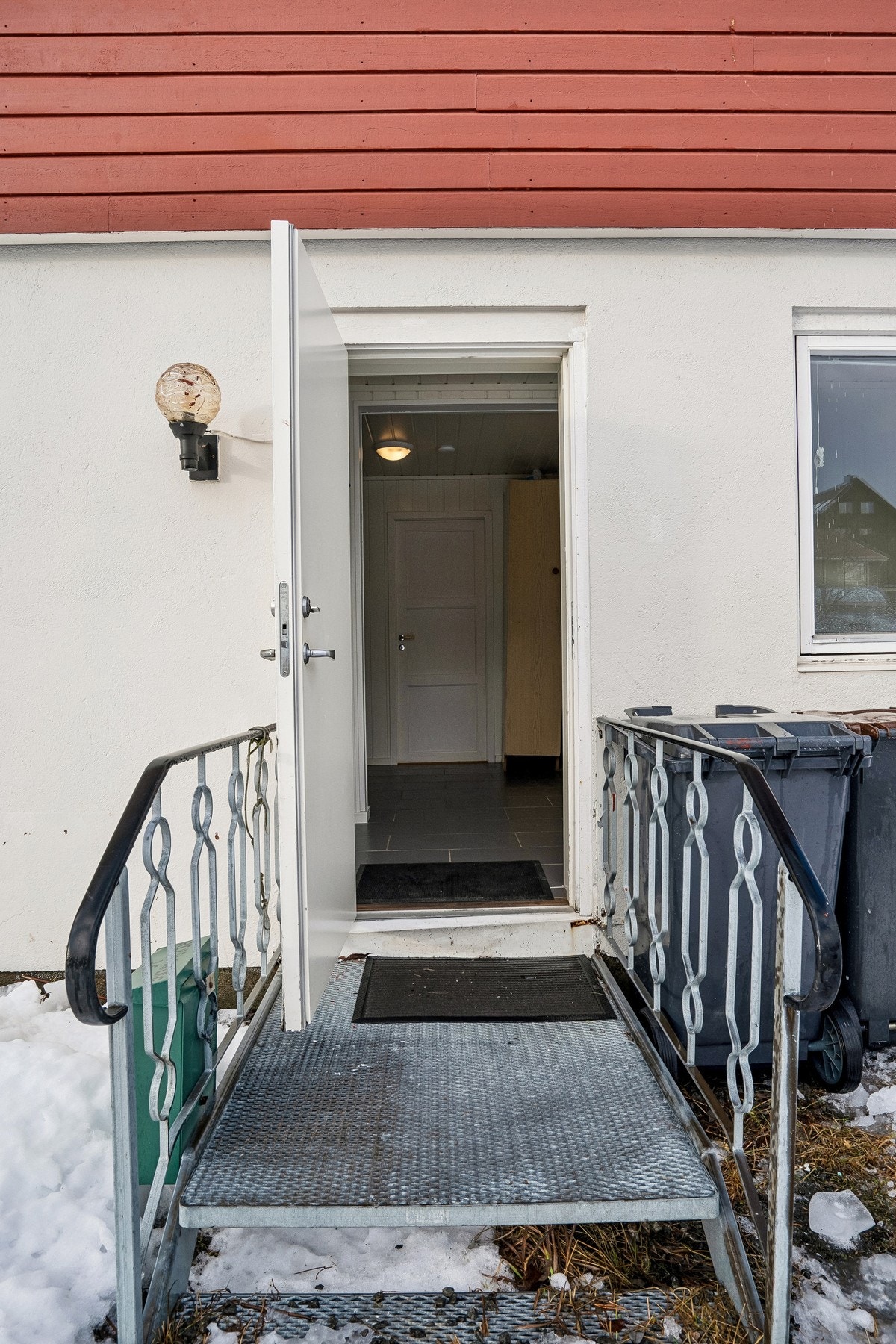 Inngangspartiet inn til boligen. Galleribilde