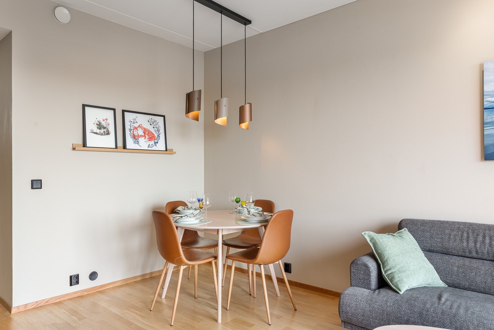 Koselig hjørne med plass til spisegruppe. Galleribilde