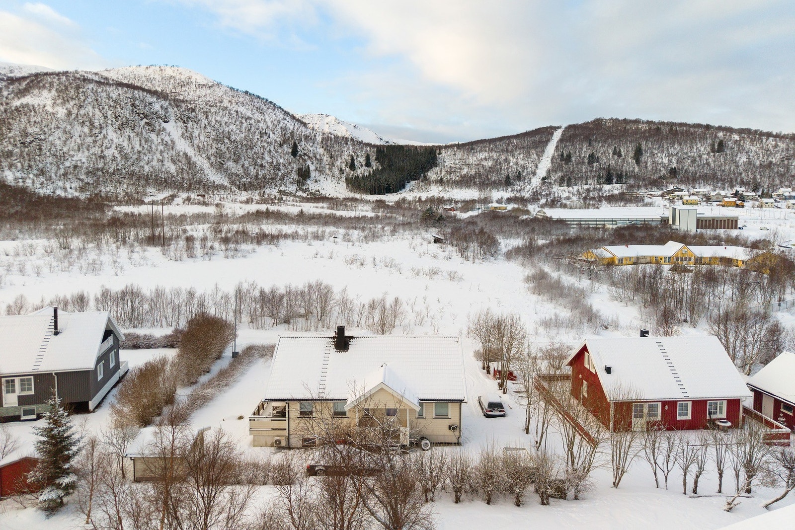 Eiendommen ligger i etablert boligfelt på Søndre, i et rolig og barnevennlig område, Galleribilde